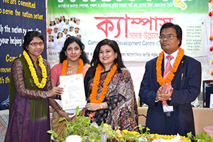Managing Director and CEO of Green Delta Insurance Company, Farzanah                Chowdhury, is giving Certificates to the trainees of the Apprenticeship Program as Chief Guest. Dr. M Helal is presiding over. (2014)